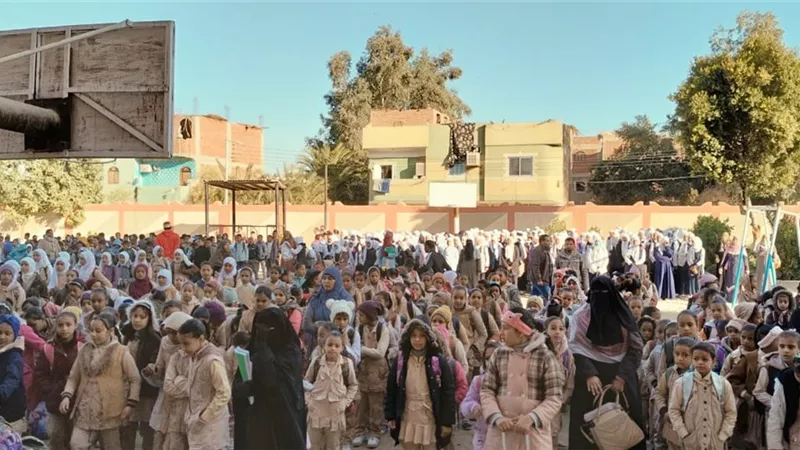 مدير تعليم قنا يوجه إلى تطبيق لائحة الانضباط وعدم قبول الإجازات