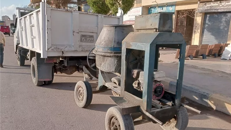 وحدة الازالة الفورية تتصدى للبناء المخالف بالمنتزة
