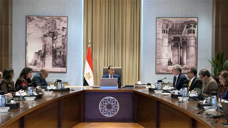 مدبولي يتابع مع وزيري الكهرباء والبترول جهود توفيرالطاقة في الصيف
