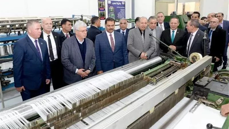 رئيس جامعة دمياط يشارك الوزير بجولته بجامعة سمنود التكنولوجية