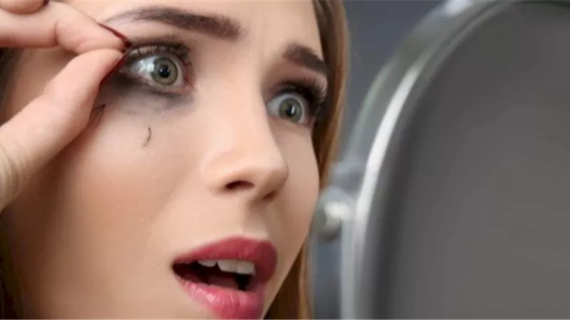 أسباب تساقط الرموش