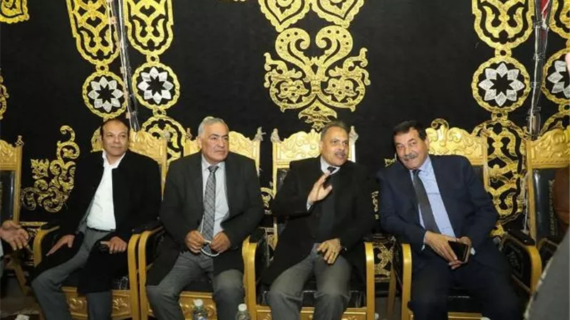 محافظ الشرقية يُؤدي العزاء في وفاة عم النائب لطفي شحاته