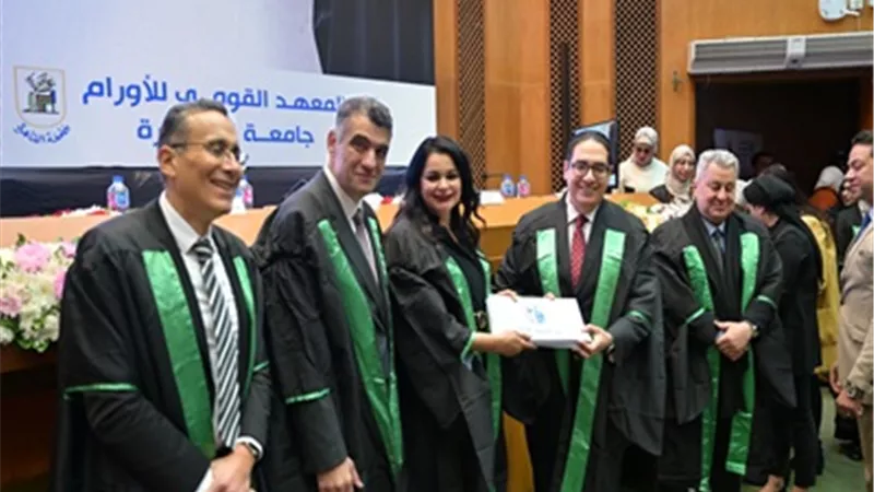 تخريج 5 دفعات من حملة الماجستير والدكتوراه بالمعهد القومي للأورام