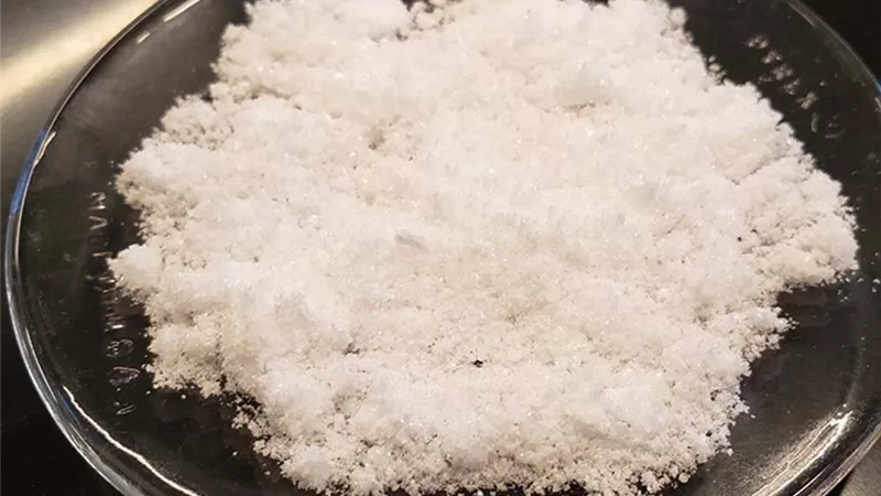 أهمية حمض الساليسيليك في العناية بالشعر