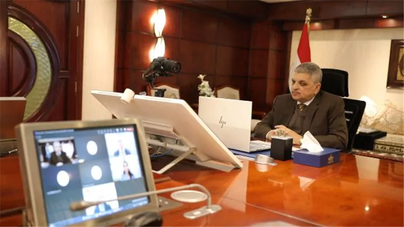 أسامة ربيع: بدء التشغيل الفعلى لازدواج القناة بالقطاع الجنوبى