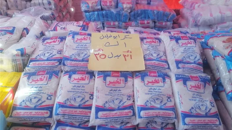 رئيس مدينة مرسى علم يفتتح معرض 