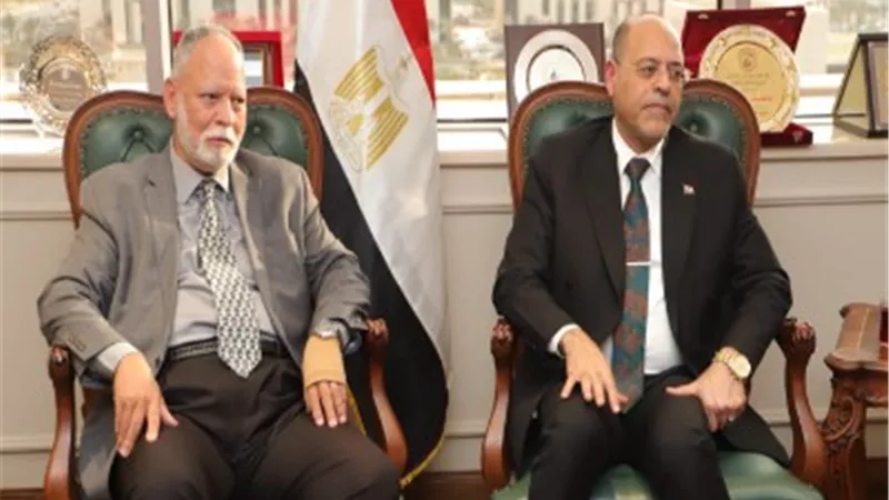 جبران يبحث مع خبير تخطيط اعداد تطوير مهام وخدمات وزارة العمل