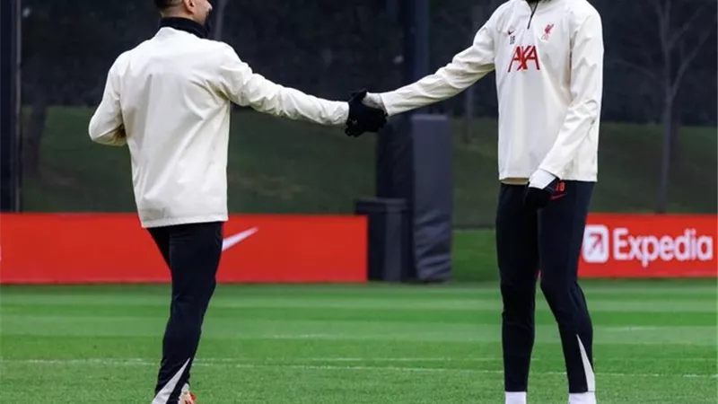 جاكبو بعد فوزه بجائزة لاعب الشهر : سرقت جائزتك يا مو .. شاهد