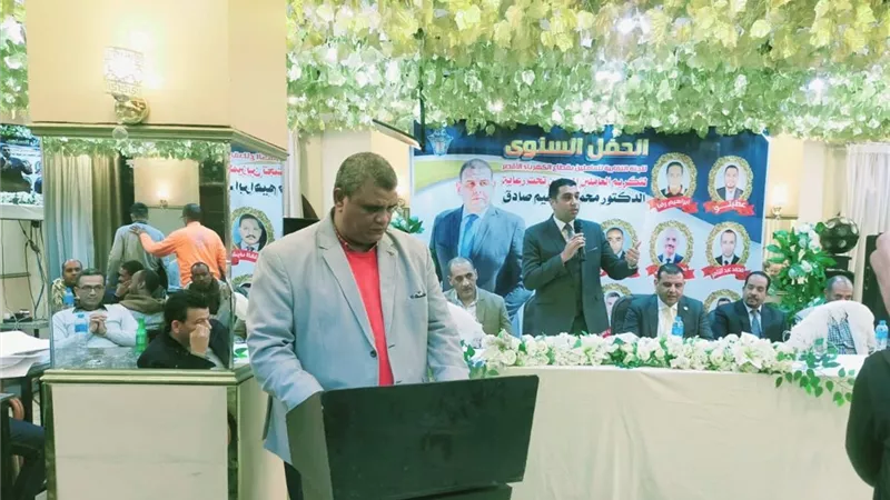 نائب محافظ الأقصر يكرم العاملين المتميزين بقطاع الكهرباء