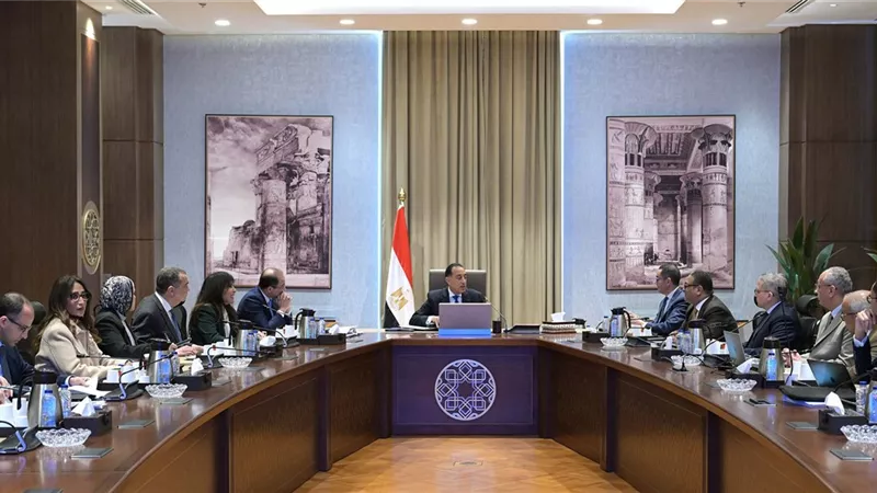 رئيس الوزراء يستعرض عدداً من الإجراءات المُقترحة لتطوير الجمارك