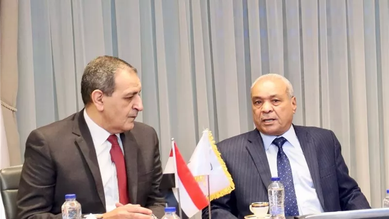 رئيس النيابة الإدارية يزور مجمع الإصدارات المؤمنة والذكية