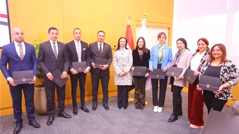 وزيرة التضامن تُكرم الفريق المشارك في مناقشات استعراض التقرير الدوري الشامل