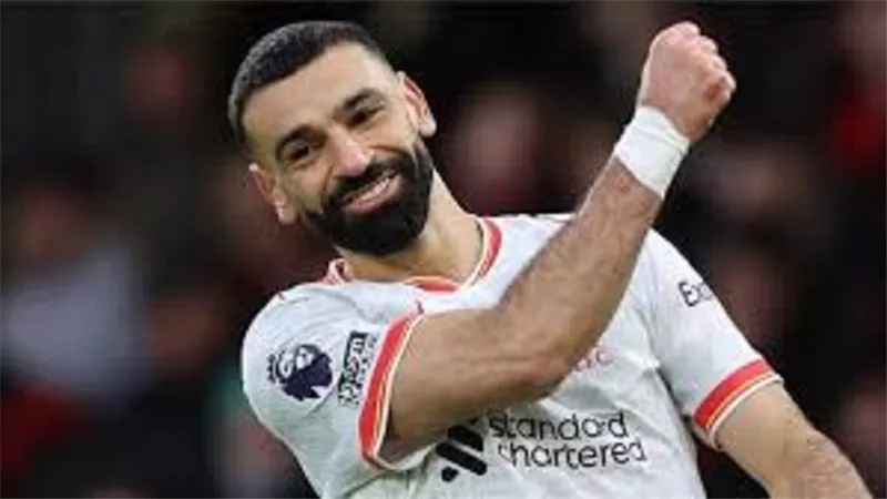 اساطير الدوري الإنجليزي يطالبون بمنح محمد صلاح الكرة الذهبية