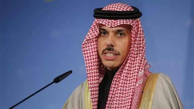 وزير الخارجية السعودي يبحث مع نظيريه التركي والفرنسي المستجدات الإقليمية
