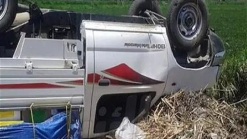 بالأسماء...اصابة 14 عامل في انقلاب سيارة ربع نقل بالدقهلية