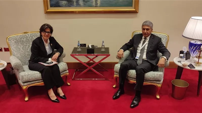 وزير السياحة يلتقي بنظيرته الأردنية لبحث تعزيز التعاون المشترك