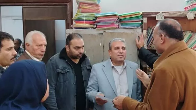 رئيس الزقازيق يتفقدالعمل بالمركز التكنولوجي لانهاءملفات التصالح