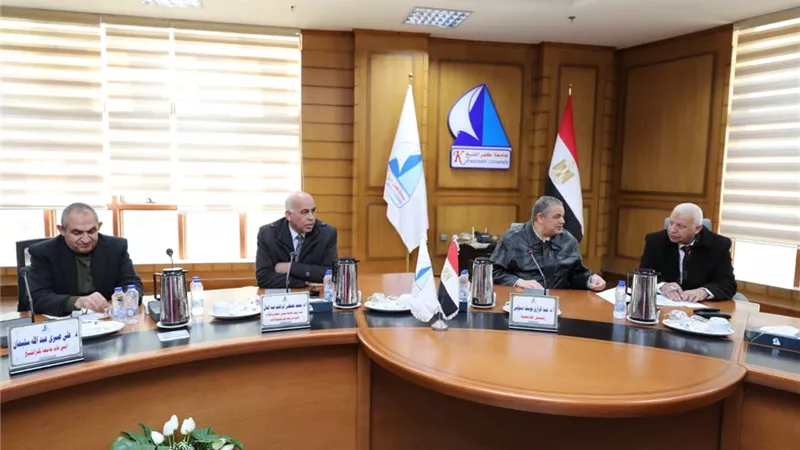 رئيس جامعة كفرالشيخ يبحث الخطة الاستراتيجية للجامعة 2025-2030