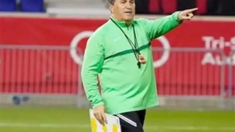 وكيل بيسيرو: البرتغالي يمتلك مشروع للزمالك وسيظهر غداً فى المران