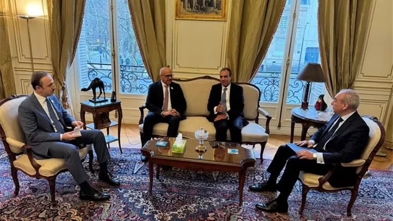 وزير الخارجية ونظيره البحريني يؤكدان أهمية المضي قُدمًا في إعادة إعمار غزة دون خروج الفلسطينيين