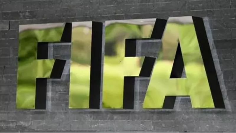الفيفا يورط اتحاد الكرة بسبب الأهلي.. التفاصيل