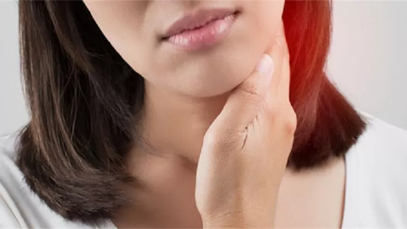 منها النفسي والجلدي .. 5 أقنعة تخفي أمراض الغدة الدرقية