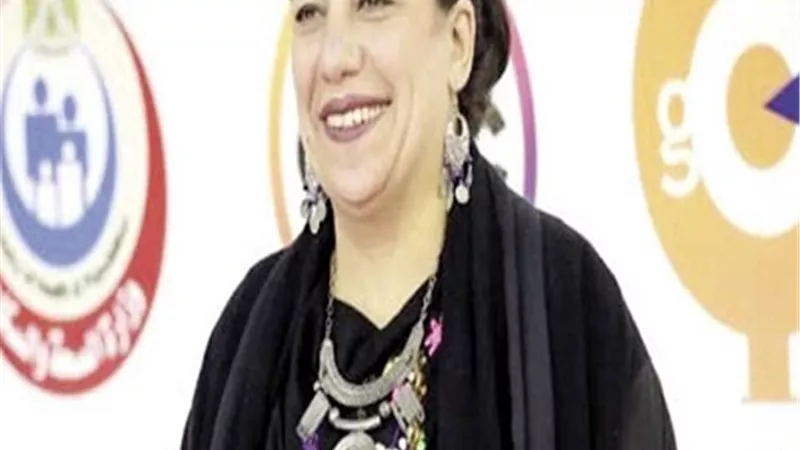 سما إبراهيم تقدم مسرحية 