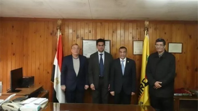 مركز بحوث الفلزات يناقش التعاون مع ماليزيا في مجال الطاقة الشمسية
