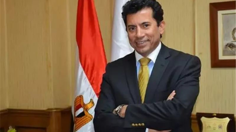 بعد فقدان الوعي.. وزيرالرياضة يتابع حالة لاعب الكاراتية يوسف أحمد