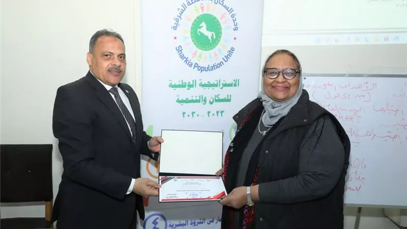 الاشمونى يلتقي مديرة تسريع الإستجابة لقضية السكان بالتنمية المحلية