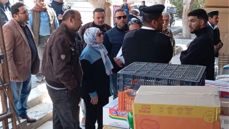 جهاز 15 مايو يشن حملة لإزالة الإشغالات بالتعاون مع شرطة المرافق.. صور
