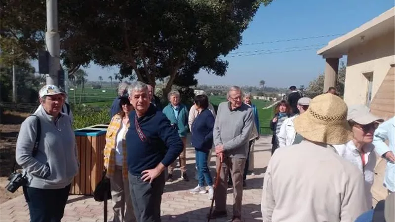 وفد سياحي متعدد الجنسيات يزور المناطق الأثرية بالمنيا