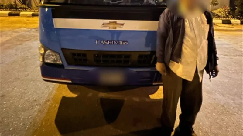 تفاصيل مصرع شخص فى تصادم مينى باص بدراجة نارية فى القاهرة