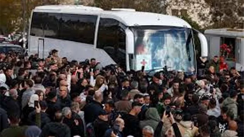 الاحتلال يفرج عن الدفعة السادسة من الأسرى الفلسطينيين