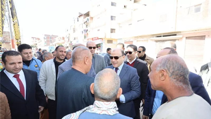 محافظ كفر الشيخ يلتقي بأهالي قرى دسوق ويستجيب لطلباتهم