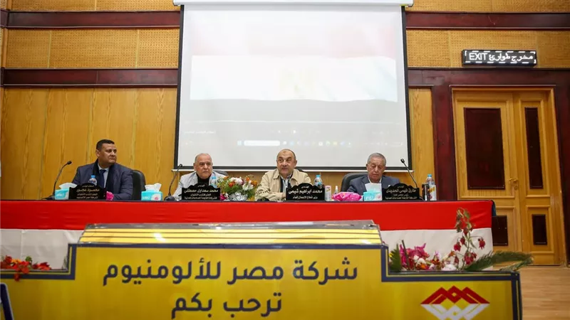 وزير قطاع الأعمال يعقد لقاء مفتوحا مع العاملين ب