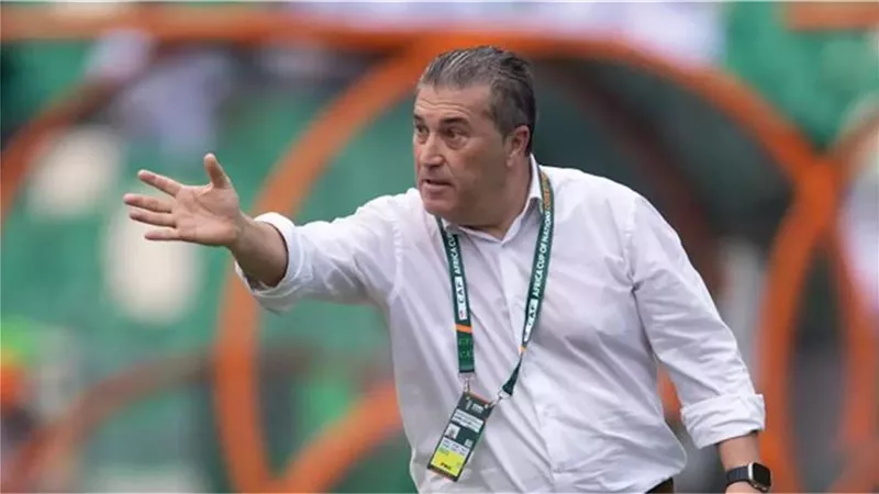 الزمالك: الاتفاق مع بيسيرو مُرضٍ للطرفين.. وهذا موقف ميشالاك