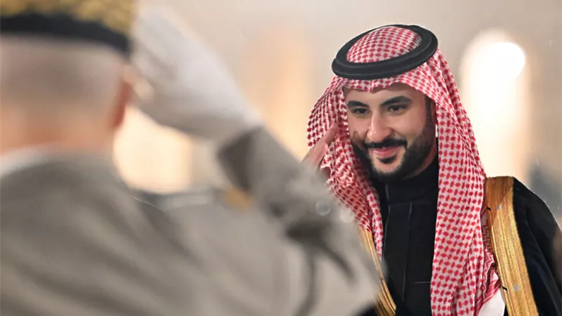 وزير الدفاع السعودي يبحث مع نظيره الأمريكي التعاون الاستراتيجي بين البلدين