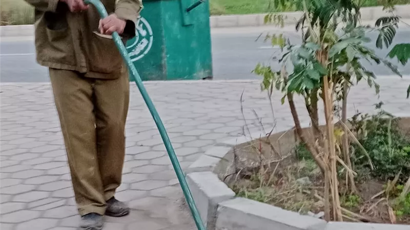 رئيس مدينة الأقصر يتابع تنفيذ أعمال حملات النظافة اليومية