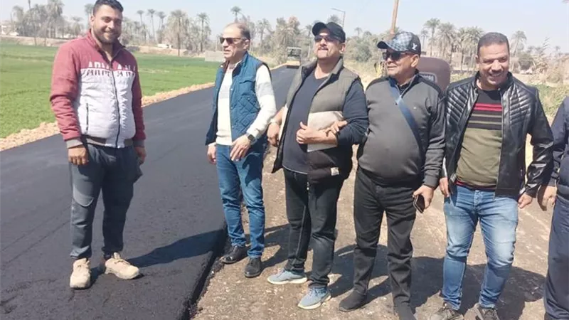محافظ أسيوط يؤكد استمرار رصف طريق قرقارص- المطيعة