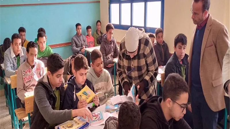 مدير تعليم القاهرة تتابع سير العملية التعليمية بإدارة بدر