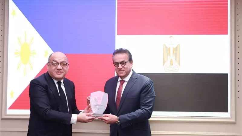 عبد الغفار يبحث مع سفير الفلبين سبل تعزيز التعاون في القطاع الصحي