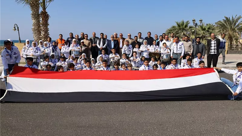 انطلاق 15 شاحنة مواد غذائية وبطاطين من جنوب سيناء إلى غزة