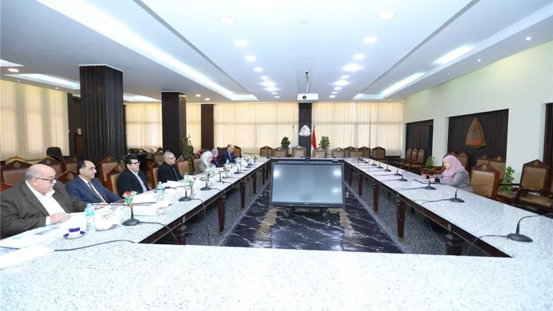 رئيس جامعةالزقازيق يشهد اجتماع اللجنة الدائمةللقيادات الجامعية