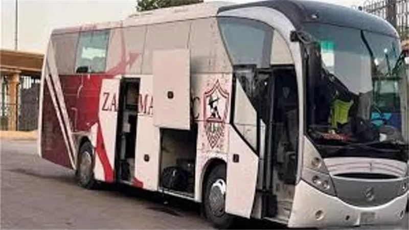 حافلة الزمالك تصل ستاد السلام لمواجهة بتروجيت