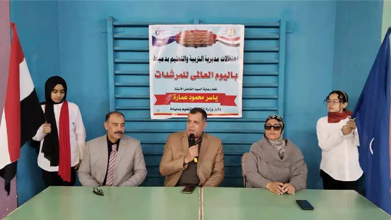 وكيل تعليم دمياط يشارك طالبات فارسكور ماراثون الإحتفال باليوم