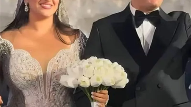 مصطفى كامل يرزق باول حفيدة ويعلق: 