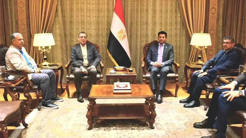 وزير الشباب يلتقي رئيس اتحاد الطائرة لمناقشة خطة التطوير اللعبة