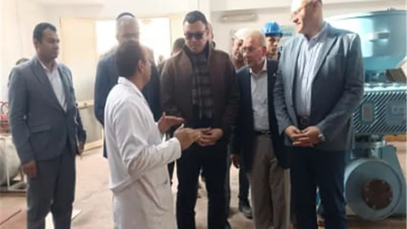 وزير الإسكان ومحافظ القليوبية يتابعان منظومة مياه الشرب ومشروعات حياة كريمة