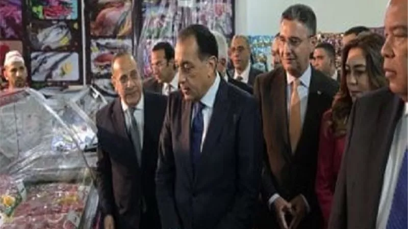 تنفيذا لتوجيهات الرئيس.. مدبولي: استمرار إقامة معارض 